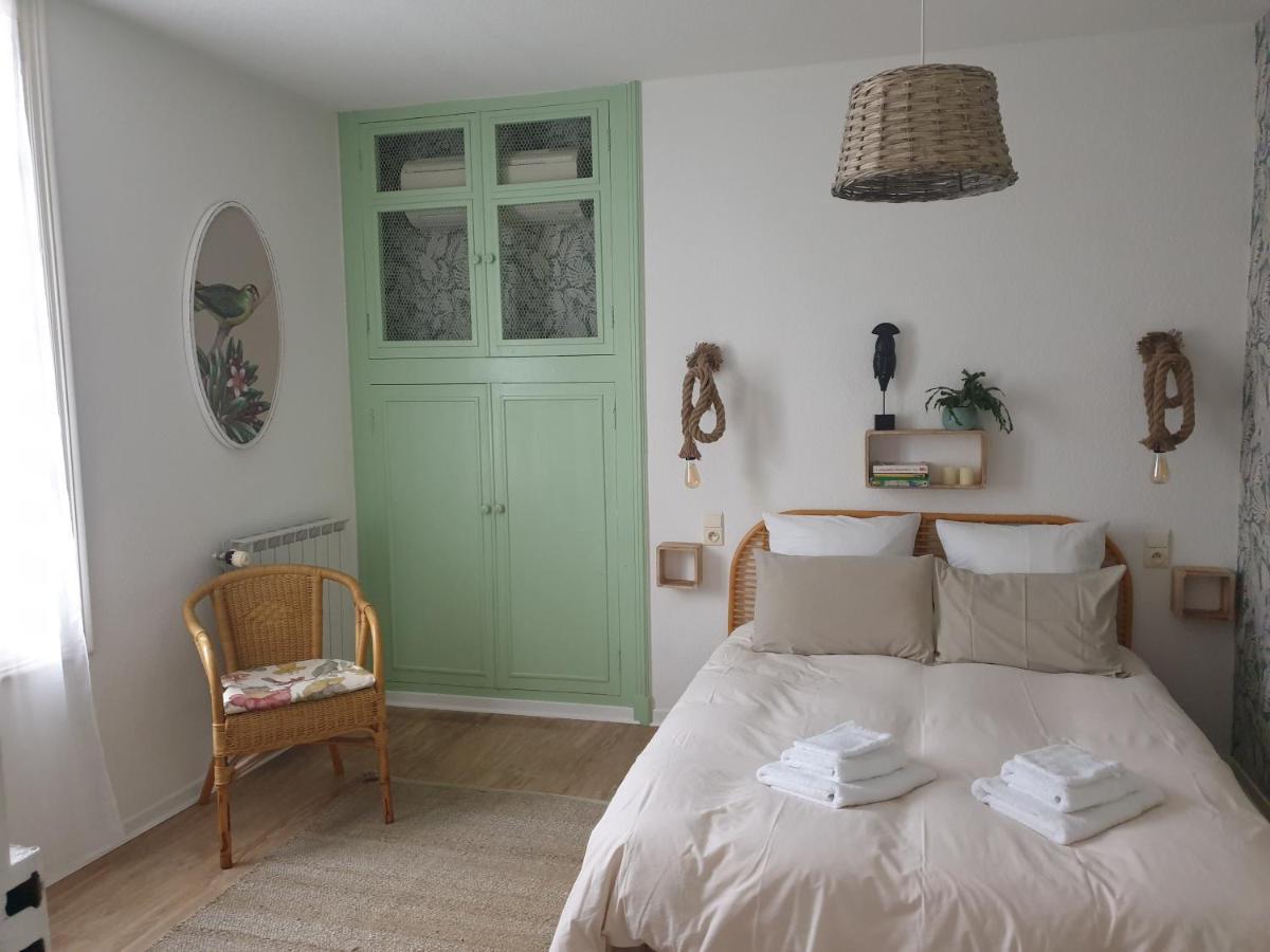 Chambres D'Hotes Et Gites- L'Abri Sous Roche トータヴェル エクステリア 写真
