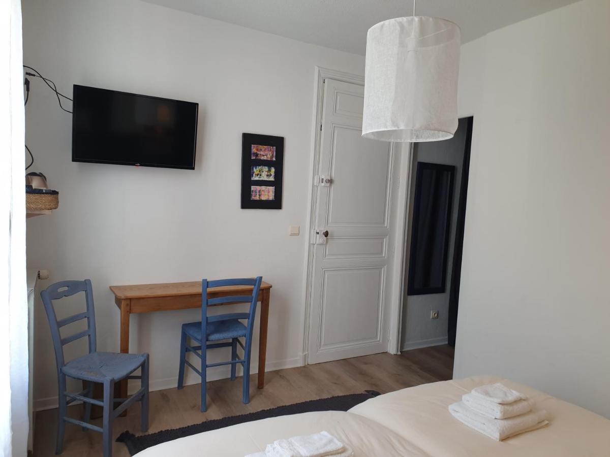 Chambres D'Hotes Et Gites- L'Abri Sous Roche トータヴェル エクステリア 写真
