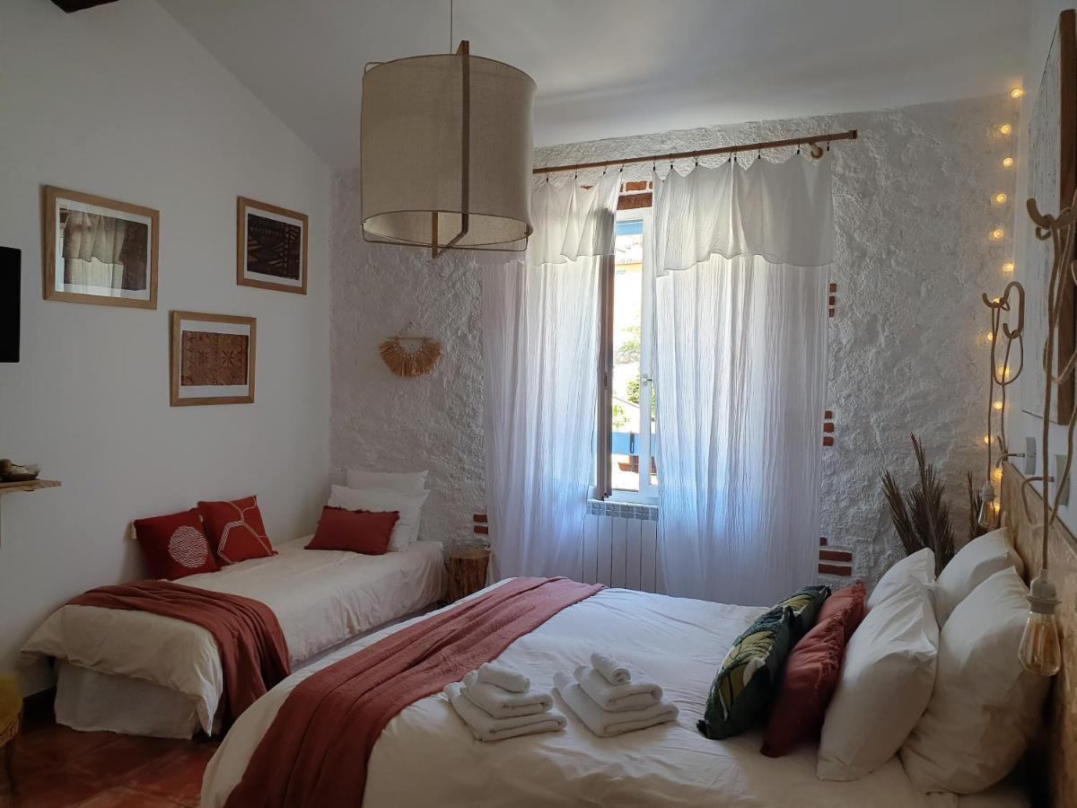 Chambres D'Hotes Et Gites- L'Abri Sous Roche トータヴェル エクステリア 写真